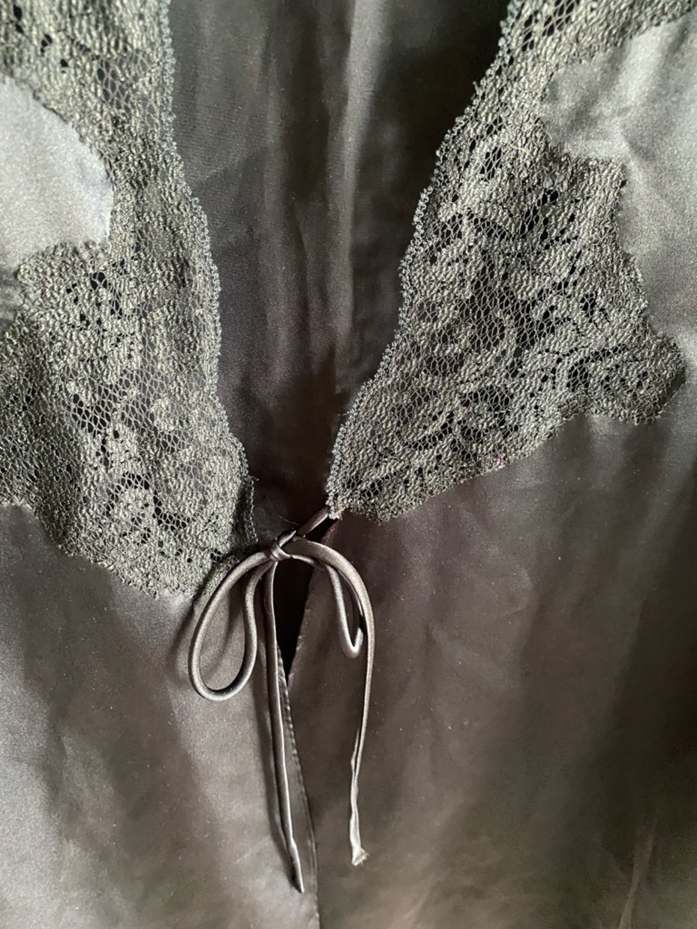 Vintage‎ Victoria's Secret Black Satin Lace-Trim Tie Robe - Picture 4 of 6